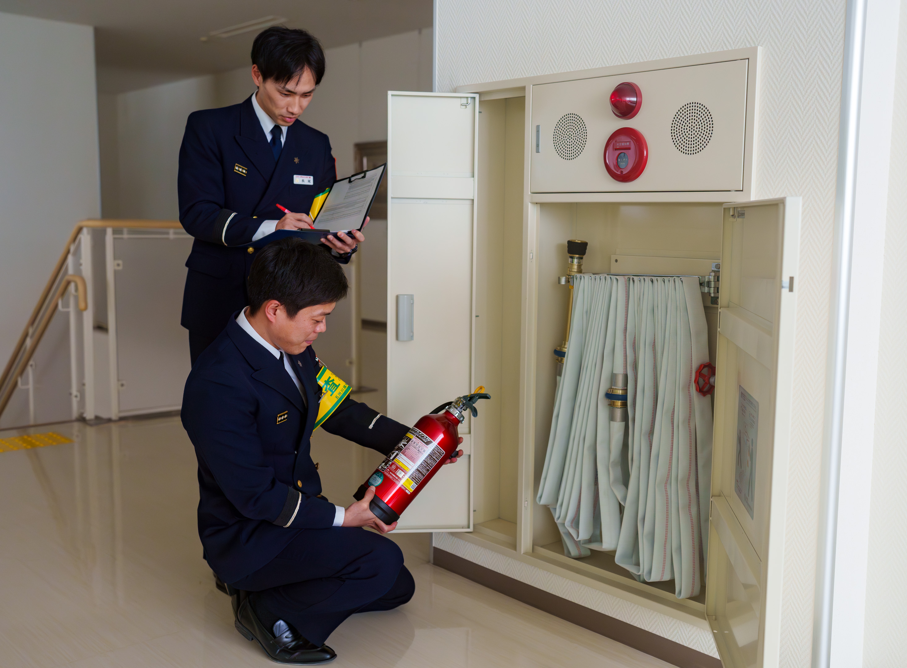 設備点検をする職員
