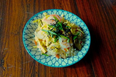 五目ちらし寿司の料理の写真