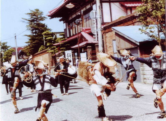 写真：金木さなぶり荒馬踊