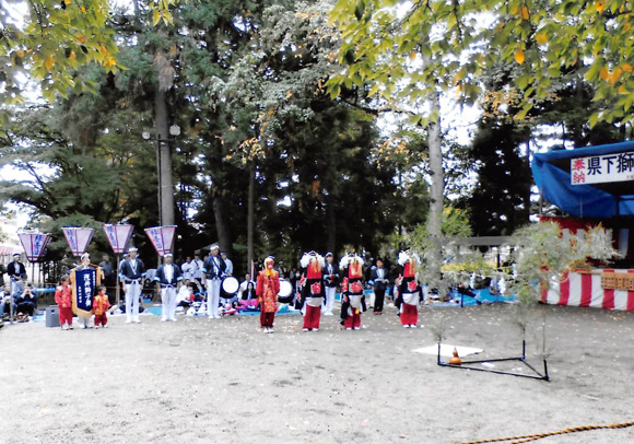 写真：県下獅子踊大会での獅子踊の様子