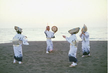 十三の砂山踊り