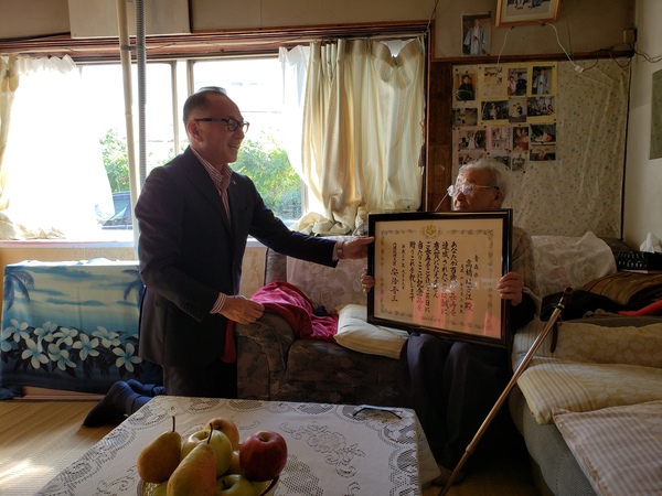 画像:市長と高橋さん