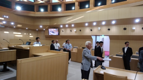 画像:庁舎内の視察